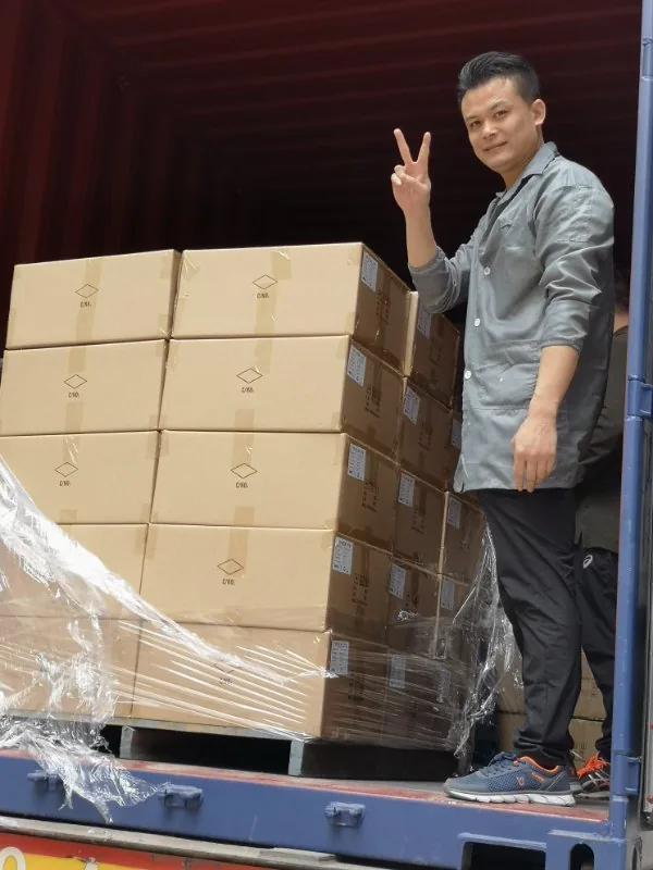 成品灯包装工位