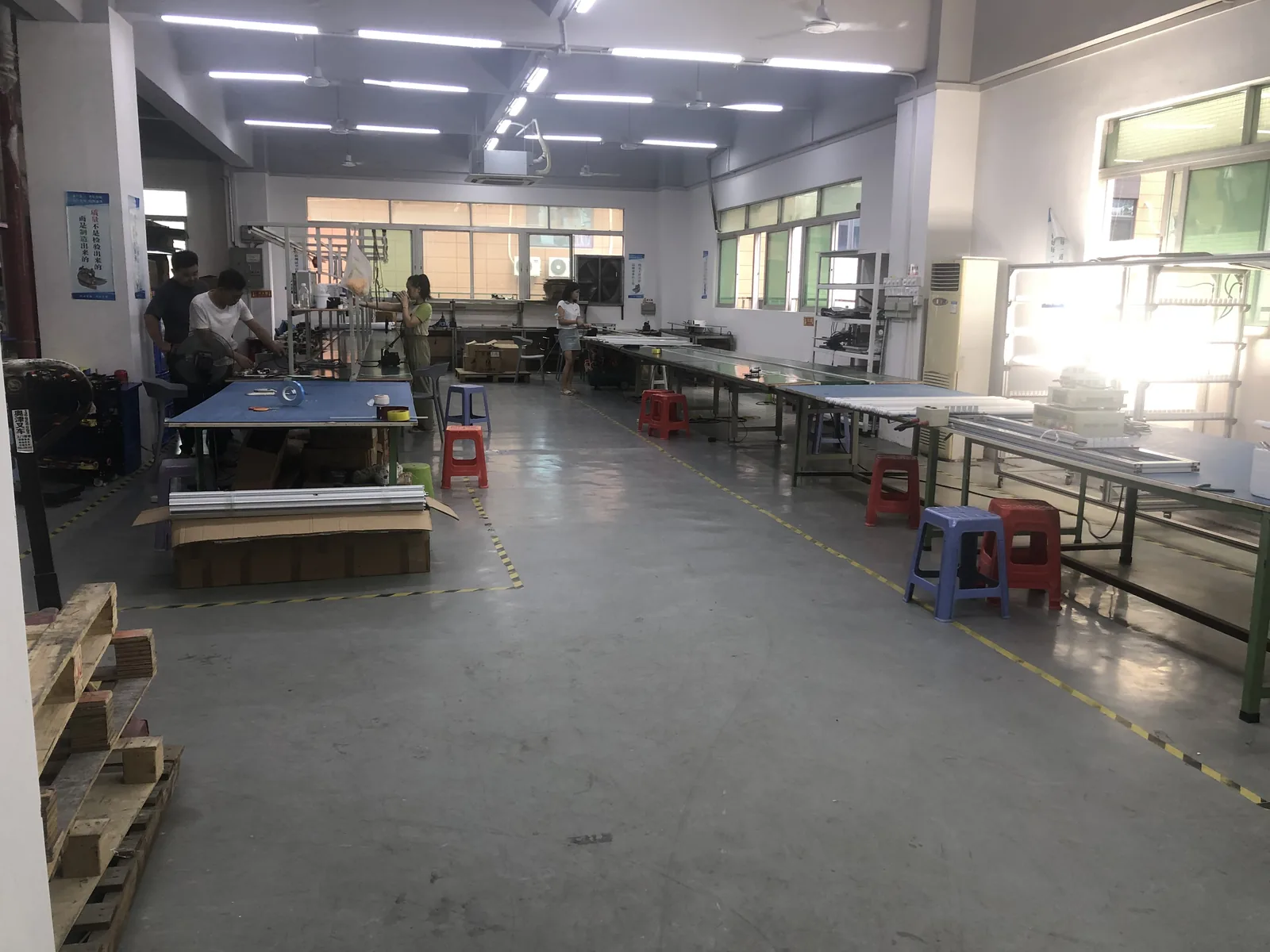 BEICHEN LIGHT 位于深圳的美容灯车间